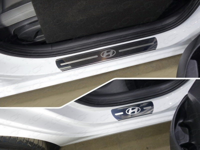 Hyundai i30 (17–) Накладки на пороги (лист зеркальный логотип Hyundai) 4шт